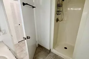 9405 Fontainebleau Blvd, Miami, FL 33172 - Photo 15