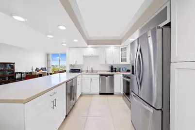 600 Parkview Drive #823, Hallandale Beach, FL 33009 - Photo 5