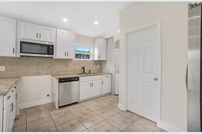 517 Sunrise Court, Lake Worth Beach, FL 33460 - Photo 9