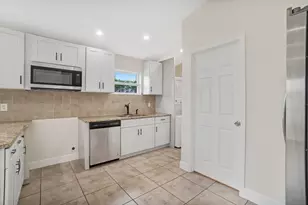 517 Sunrise Ct, Lake Worth Beach, FL 33460 - Photo 9