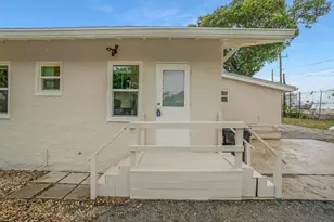 517 Sunrise Ct, Lake Worth Beach, FL 33460 - Photo 5
