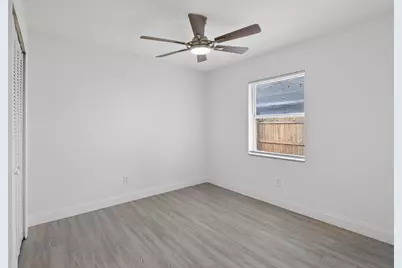 124 SE Eyerly Avenue, Port Saint Lucie, FL 34983 - Photo 7