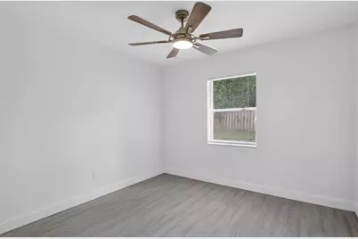 124 SE Eyerly Avenue, Port Saint Lucie, FL 34983 - Photo 11