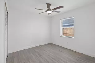 124 SE Eyerly Ave, Port Saint Lucie, FL 34983 - Photo 7