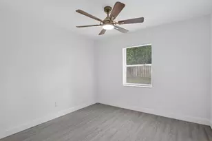 124 SE Eyerly Ave, Port Saint Lucie, FL 34983 - Photo 11