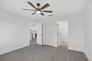 124 SE Eyerly Ave, Port Saint Lucie, FL 34983 - Photo 15