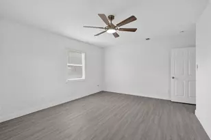 124 SE Eyerly Ave, Port Saint Lucie, FL 34983 - Photo 19