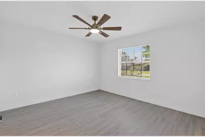 124 SE Eyerly Avenue, Port Saint Lucie, FL 34983 - Photo 13