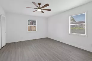 124 SE Eyerly Ave, Port Saint Lucie, FL 34983 - Photo 25