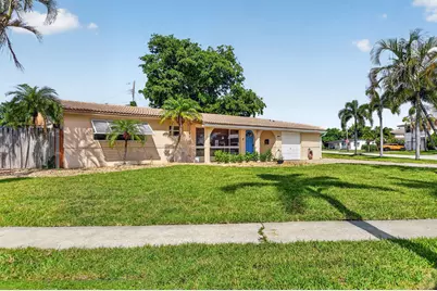 301 SE 8th Avenue, Deerfield Beach, FL 33441 - Photo 3