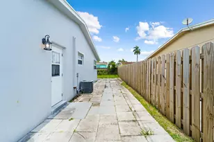 271 NE 57th Ct, Oakland Park, FL 33334 - Photo 19