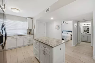 3138 Via Poinciana #306, Lake Worth, FL 33467 - Photo 5