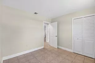 775 Snead Cir, West Palm Beach, FL 33413 - Photo 11