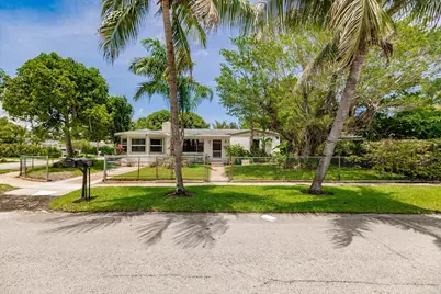 637 Troy Boulevard, West Palm Beach, FL 33409 - Photo 1