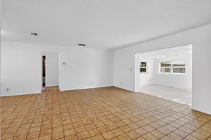 19486 Delaware Cir, Boca Raton, FL 33434 - Photo 9