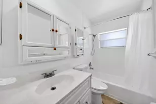 121 NW 56th Ct, Oakland Park, FL 33309 - Photo 15