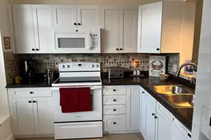 18081 SE Country Club Dr, Jupiter, FL 33469 - Photo 7