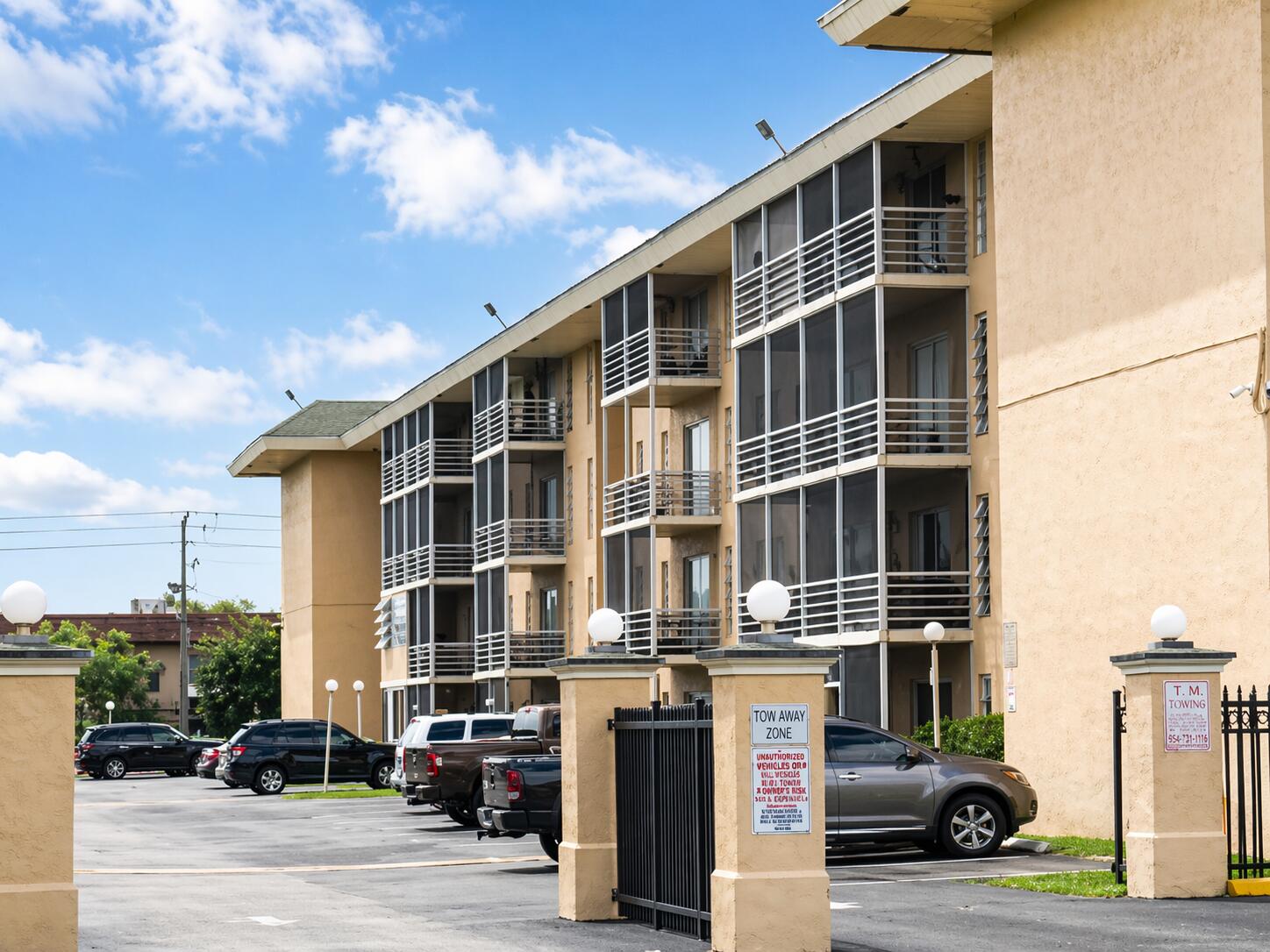 4848 NW 24th Ct #327 - 4848 NW 24th Ct #327, Lauderdale Lakes, FL 33313 Luxury Property | Jose Angel Pina