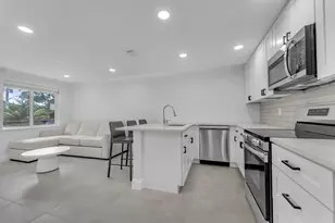 381 SE 15th Ave, Deerfield Beach, FL 33441 - Photo 5