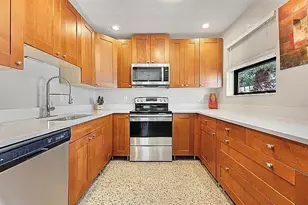250 NE 13th St, Delray Beach, FL 33444 - Photo 9
