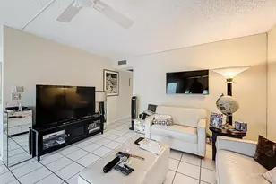 2114 Oakridge V, Deerfield Beach, FL 33442 - Photo 5