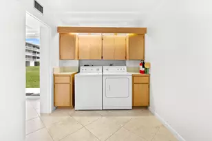 2561 Village Blvd, West Palm Beach, FL 33409 - Photo 33