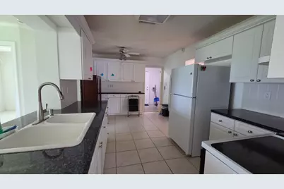 7002 NW 71st Avenue, Tamarac, FL 33321 - Photo 11