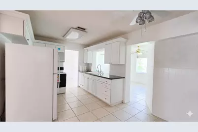 7002 NW 71st Avenue, Tamarac, FL 33321 - Photo 9