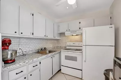 176 Dorset E, Boca Raton, FL 33434 - Photo 9