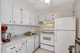 176 Dorset E, Boca Raton, FL 33434 - Photo 9