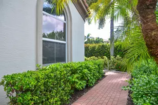 9720 Phipps Ln, Wellington, FL 33414 - Photo 3