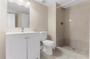 158 Lakeview Dr, Weston, FL 33326 - Photo 13