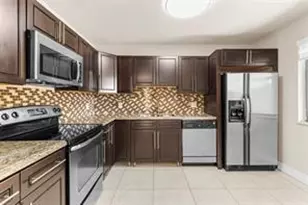 158 Lakeview Dr, Weston, FL 33326 - Photo 7