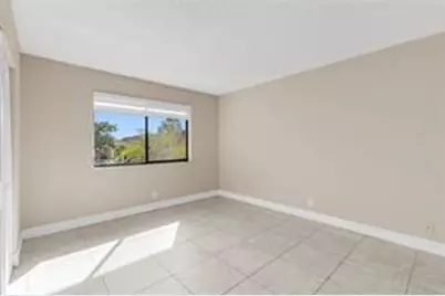 158 Lakeview Drive, Weston, FL 33326 - Photo 17