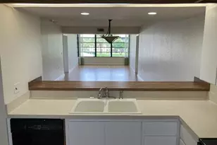 3635 Whitehall Dr, West Palm Beach, FL 33401 - Photo 7