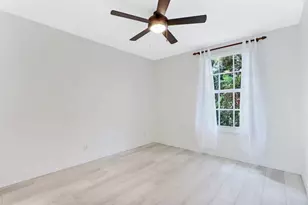 8021 Murano Cir, Palm Beach Gardens, FL 33418 - Photo 17