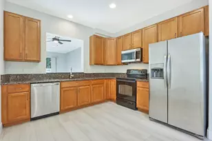 8021 Murano Cir, Palm Beach Gardens, FL 33418 - Photo 7