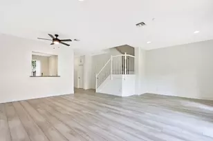 8021 Murano Cir, Palm Beach Gardens, FL 33418 - Photo 5