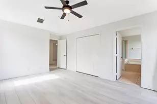8021 Murano Cir, Palm Beach Gardens, FL 33418 - Photo 13