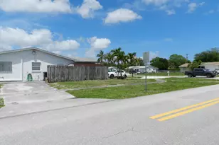 3151 Pinehurst Dr, Lake Worth, FL 33467 - Photo 15
