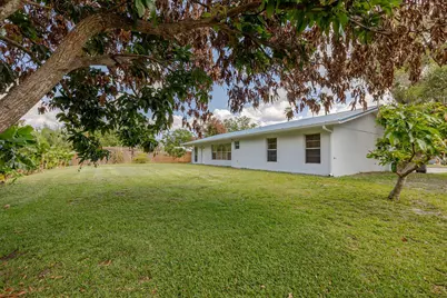 320 Chamberlain Boulevard, Fort Pierce, FL 34946 - Photo 9