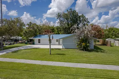 320 Chamberlain Boulevard, Fort Pierce, FL 34946 - Photo 3