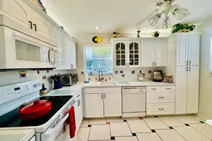 19 Colonial Club Dr, Boynton Beach, FL 33435 - Photo 5