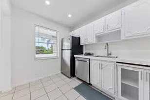 126 Sparrow Dr, Royal Palm Beach, FL 33411 - Photo 5