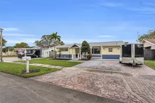 9860 NW 3rd St, Pembroke Pines, FL 33024 - Photo 3