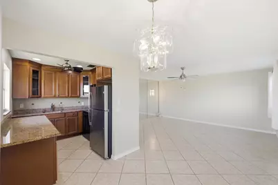 384 Saxony H, Delray Beach, FL 33446 - Photo 11