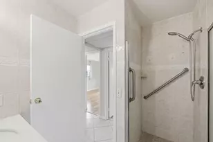384 Saxony H, Delray Beach, FL 33446 - Photo 31