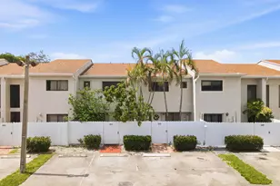 644 NE 195th St, Miami, FL 33179 - Photo 27