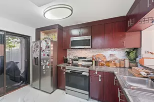 644 NE 195th St, Miami, FL 33179 - Photo 7