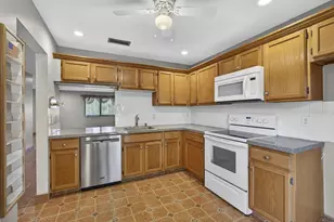 67 Macadamia Ct, Royal Palm Beach, FL 33411 - Photo 3